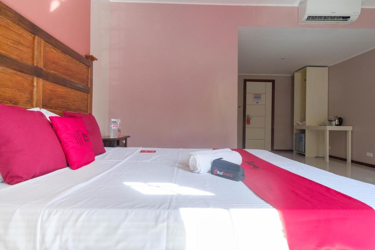 Reddoorz Plus @ West Nautical Road Puerto Galera Exterior photo