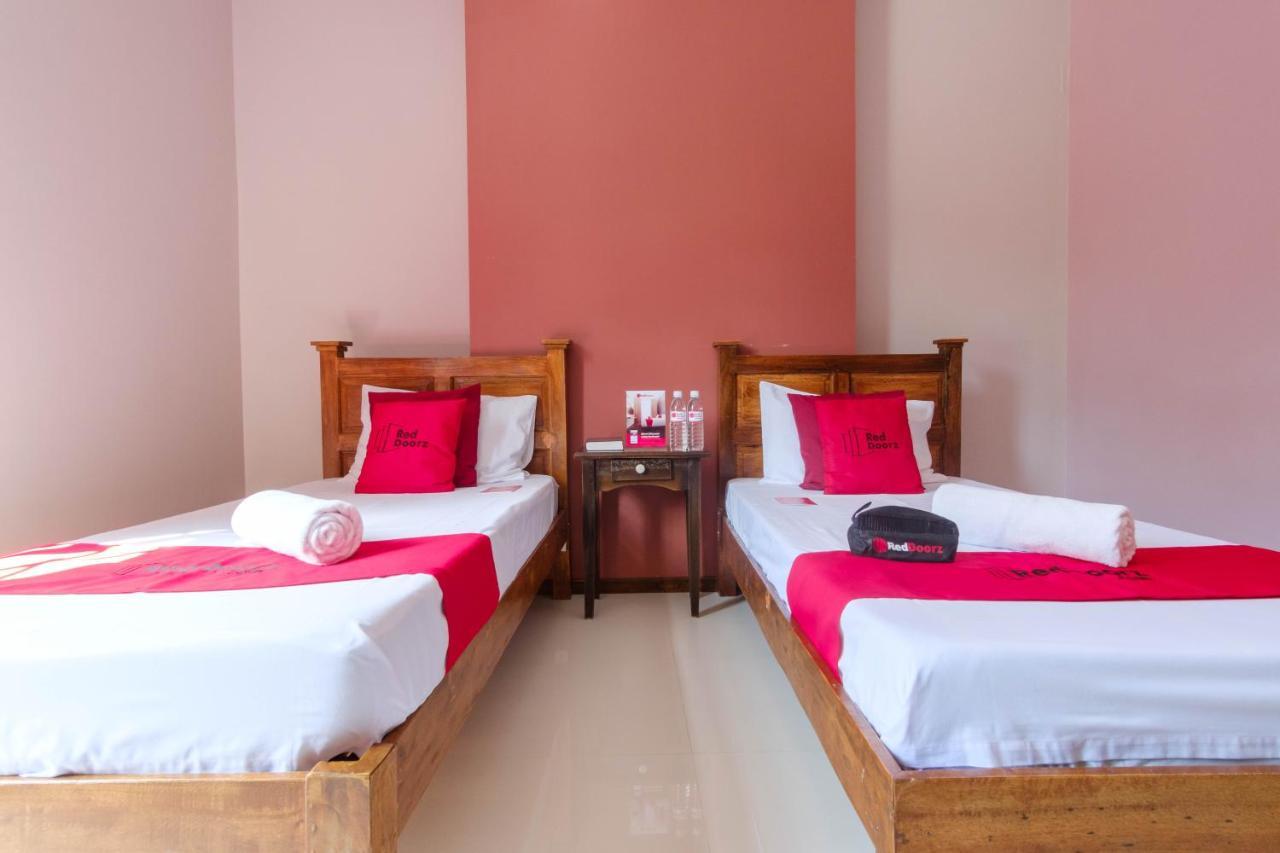 Reddoorz Plus @ West Nautical Road Puerto Galera Exterior photo